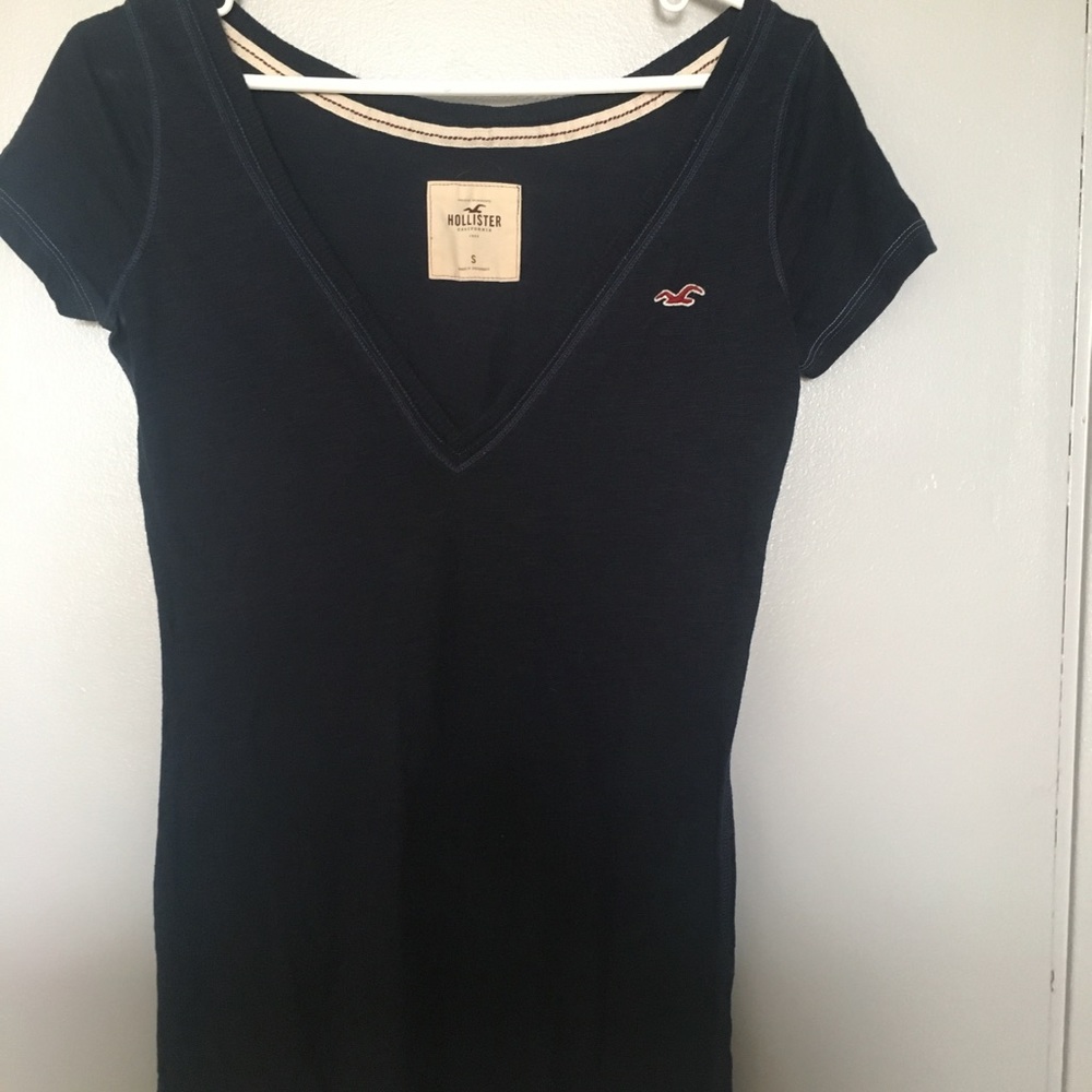 Hollister v neck